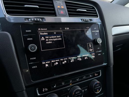 Volkswagen e-Golf E-DITION | Winterpakket | Warmtepomp | Donkere ramen achter | Voorruit verwarmbaar | Keyless Acce... ActivLease financial lease