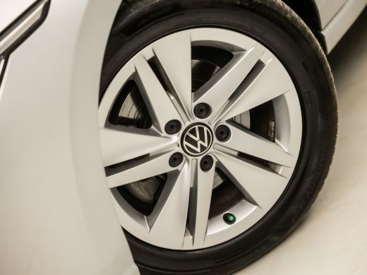 Volkswagen Golf 1.0 eTSI Sportline Automaat (APPLE CARPLAY, GROOT NAVI, CLIMATE, STUUR/STOELVERWARMING, SFEERVERL... ActivLease financial lease