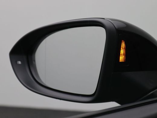 Volkswagen Golf 1.5 eHybrid GTE 272PK DSG Trekhaak wegklapbaar, Head-up Display, Panoramadak, Area View, 18" Cata... ActivLease financial lease