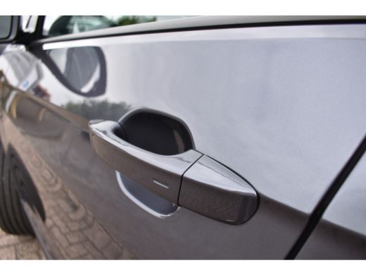 Volkswagen T-Cross Life Edition | 'App-Connect' draadloze smartphone integratie | Achterlichten LED | Afstandscontro... ActivLease financial lease