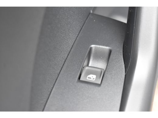 Volkswagen T-Cross Life Edition | 'App-Connect' draadloze smartphone integratie | Achterlichten LED | Afstandscontro... ActivLease financial lease