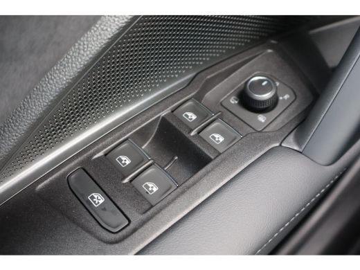 Volkswagen Tayron 272PK R-Line Edition | 'App-Connect' draadloze smartphone integratie | 'R-line' bekleding | Aansl... ActivLease financial lease