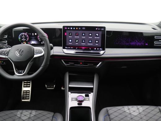 Volkswagen Tiguan 1.5 eHybrid R-Line Edition 272PK DSG black style, trekhaak, panoramadak, Harman Kardon, keyless, ... ActivLease financial lease
