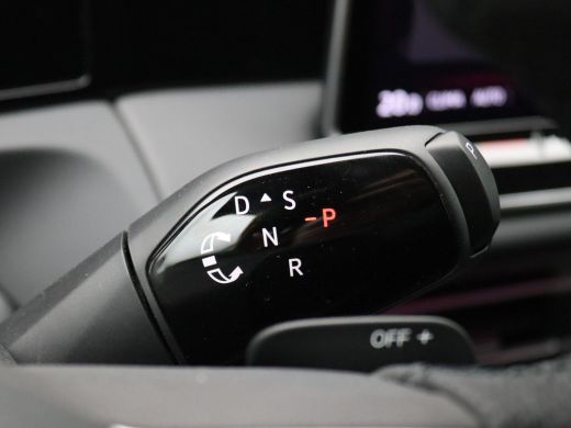 Volkswagen Tiguan 1.5 eHybrid R-Line Edition 272PK DSG black style, trekhaak, panoramadak, Harman Kardon, keyless, ... ActivLease financial lease