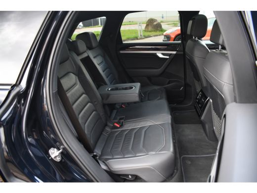 Volkswagen Touareg R 3.0 TSi eHybrid 4M Pano Trekh ACC Luchtvering Stuurverw ActivLease financial lease