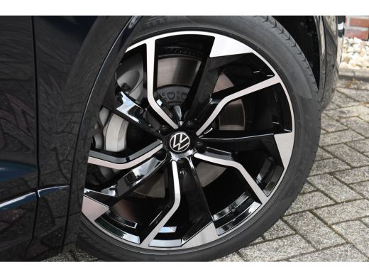 Volkswagen Touareg R 3.0 TSi eHybrid 4M Pano Trekh ACC Luchtvering Stuurverw ActivLease financial lease