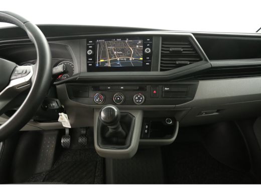 Volkswagen Transporter 2.0 TDI L2H1 | Airco | Carplay | Cruise | Trekhaak | Navi | Parkeersensoren ActivLease financial lease