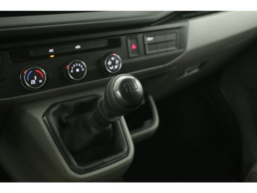 Volkswagen Transporter 2.0 TDI L2H1 | Airco | Carplay | Cruise | Trekhaak | Navi | Parkeersensoren ActivLease financial lease