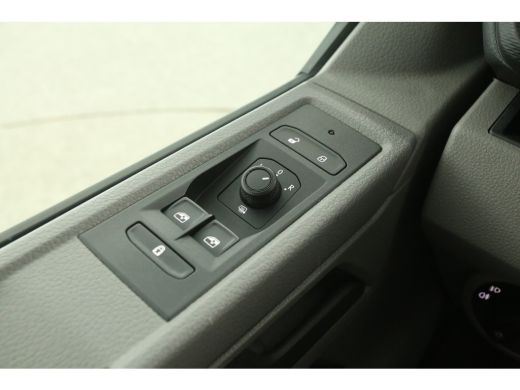 Volkswagen Transporter 2.0 TDI L2H1 | Airco | Carplay | Cruise | Trekhaak | Navi | Parkeersensoren ActivLease financial lease