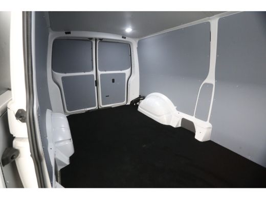 Volkswagen Transporter 2.0 TDI L2H1 | Airco | Carplay | Cruise | Trekhaak | Navi | Parkeersensoren ActivLease financial lease