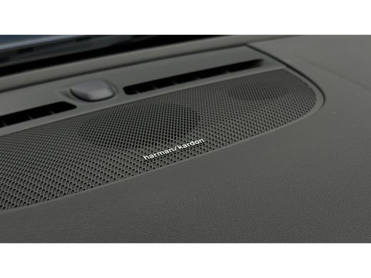 Volvo  XC40 1.5 T5 Recharge R-Design | Achterbank in delen neerklapbaar | Achteropkomend verkeer waarschuwing... ActivLease financial lease