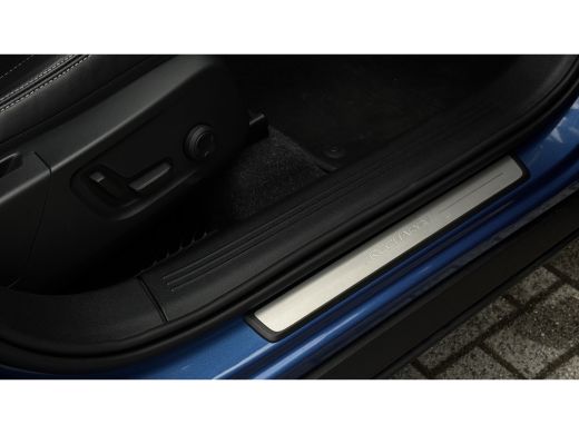 Volvo  XC40 1.5 T5 Recharge R-Design | Achterbank in delen neerklapbaar | Achteropkomend verkeer waarschuwing... ActivLease financial lease
