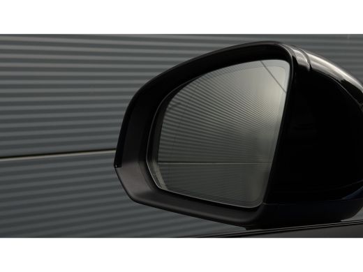 Volvo  XC40 1.5 T5 Recharge R-Design | Achterbank in delen neerklapbaar | Achteropkomend verkeer waarschuwing... ActivLease financial lease