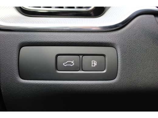 Volvo  XC60 2.0 T6 Plug-in hybrid AWD Ultra Dark Head-up display, stoel/stuurverwarming ActivLease financial lease