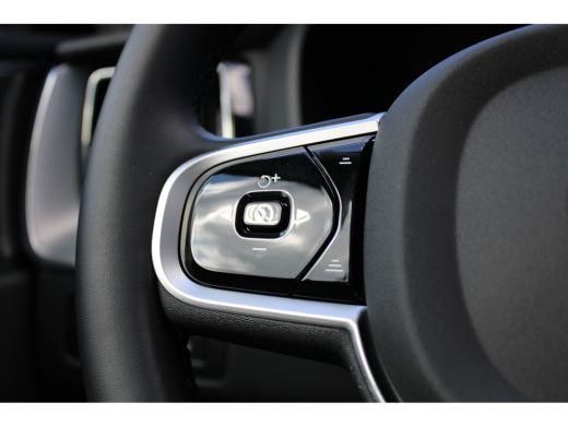 Volvo  XC60 2.0 T6 Plug-in hybrid AWD Ultra Dark Head-up display, stoel/stuurverwarming ActivLease financial lease