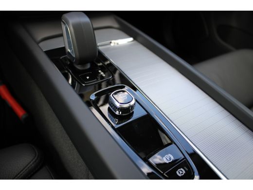 Volvo  XC60 2.0 T6 Plug-in hybrid AWD Ultra Dark Head-up display, stoel/stuurverwarming ActivLease financial lease