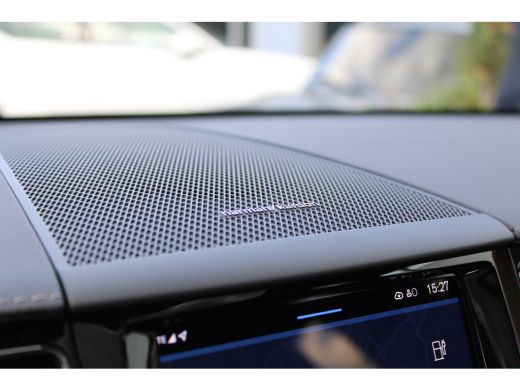 Volvo  XC60 2.0 T6 Plug-in hybrid AWD Ultra Dark Head-up display, stoel/stuurverwarming ActivLease financial lease