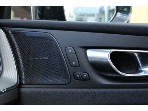 Volvo  XC60 2.0 T6 Plug-in hybrid AWD Ultra Dark Head-up display, stoel/stuurverwarming ActivLease financial lease