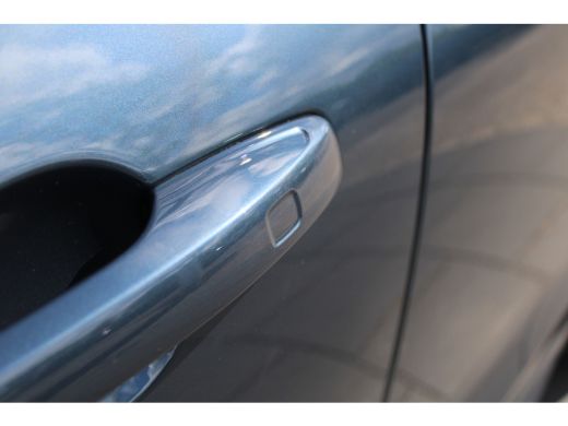 Volvo  XC60 2.0 T6 Plug-in hybrid AWD Ultra Dark Head-up display, stoel/stuurverwarming ActivLease financial lease