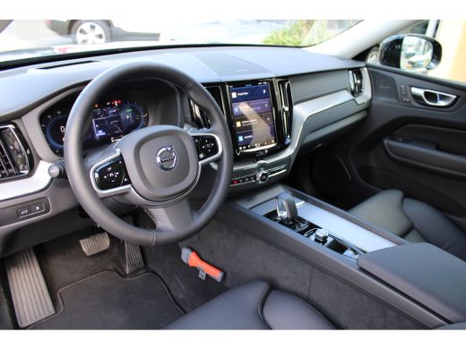 Volvo  XC60 2.0 T6 Plug-in hybrid AWD Ultra Dark Head-up display, stoel/stuurverwarming ActivLease financial lease