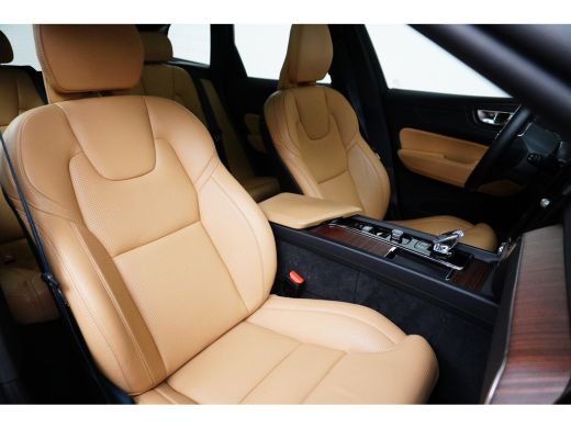 Volvo  XC60 T6 AWD Plus Dark | Luchtvering | Trekhaak | 360 camera |  Stoelventilatie | Keyless entry |  Pano... ActivLease financial lease