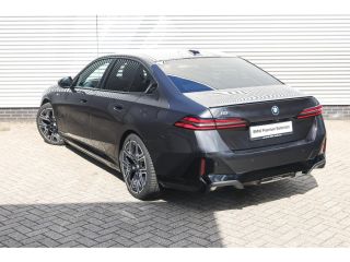 BMW i5 eDrive40 M Sport / Panoramadak / Trekhaak / Adaptieve LED / Comfort Access / Stoelverwarming / Ha...