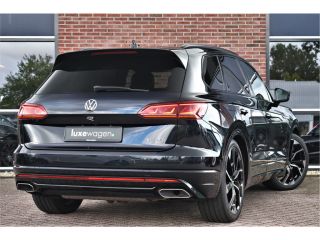 Volkswagen Touareg R 3.0 TSi eHybrid 4M Pano Trekh ACC Luchtvering Stuurverw