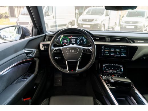 Audi e-tron 55 quattro S edition 95 kWh | Achterbank in delen neerklapbaar | Armsteun voor | Audio installatie ActivLease financial lease