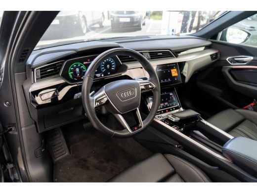 Audi e-tron 55 quattro S edition 95 kWh | Achterbank in delen neerklapbaar | Armsteun voor | Audio installatie ActivLease financial lease