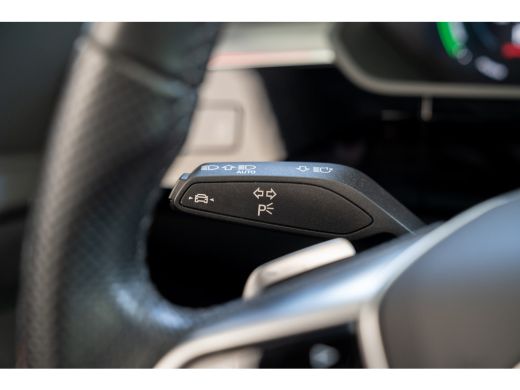 Audi e-tron 55 quattro S edition 95 kWh | Achterbank in delen neerklapbaar | Armsteun voor | Audio installatie ActivLease financial lease