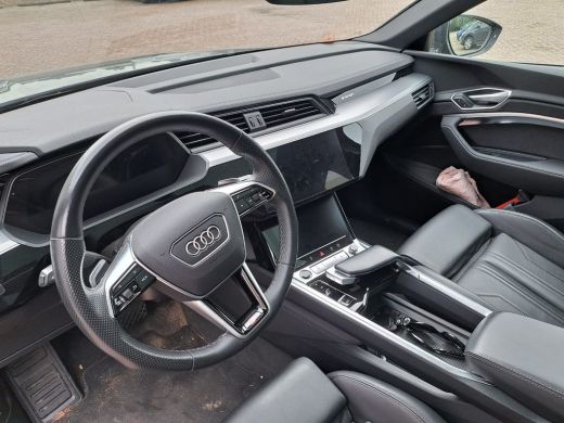Audi e-tron 55 quattro S edition 95 kWh | Achterbank in delen neerklapbaar | Armsteun voor | Audio installatie ActivLease financial lease