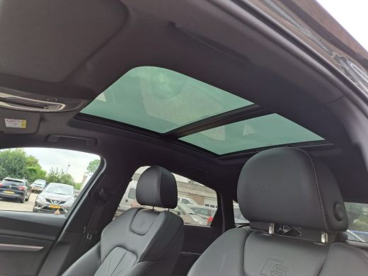 Audi e-tron 55 quattro S edition 95 kWh | Achterbank in delen neerklapbaar | Armsteun voor | Audio installatie ActivLease financial lease