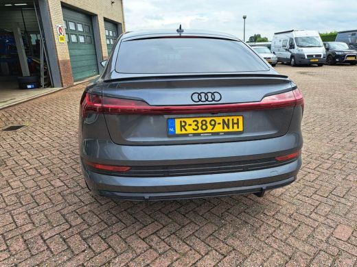 Audi e-tron 55 quattro S edition 95 kWh | Achterbank in delen neerklapbaar | Armsteun voor | Audio installatie ActivLease financial lease