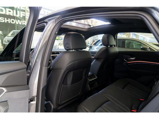 Audi e-tron 55 quattro S edition 95 kWh | Achterbank in delen neerklapbaar | Armsteun voor | Audio installatie ActivLease financial lease