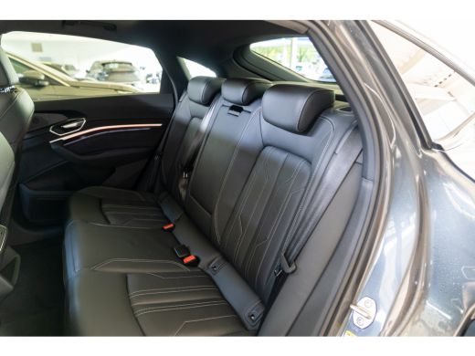 Audi e-tron 55 quattro S edition 95 kWh | Achterbank in delen neerklapbaar | Armsteun voor | Audio installatie ActivLease financial lease