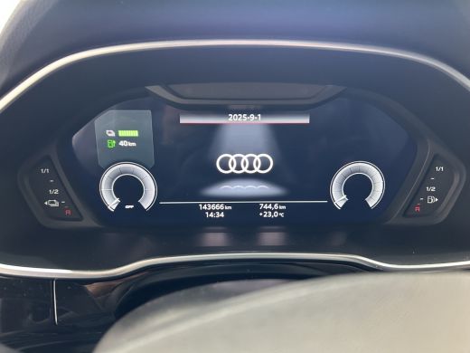 Audi Q3 45 TFSI e S Edition 245pk | Pano dak ActivLease financial lease