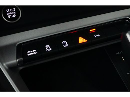 Audi Q3 Advanced Edition | Trekhaak | ActivLease financial lease