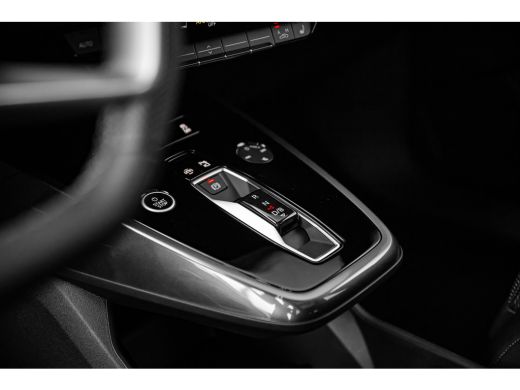 Audi Q4 e-tron S edition | Achterklep, automatisch bedienbaar | Achteruitrijcamera | Adaptive cruise control ActivLease financial lease