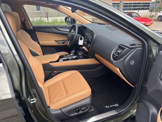 Lexus NX 450h+ AWD President Line | 06-10141018 Voor meer informatie ActivLease financial lease