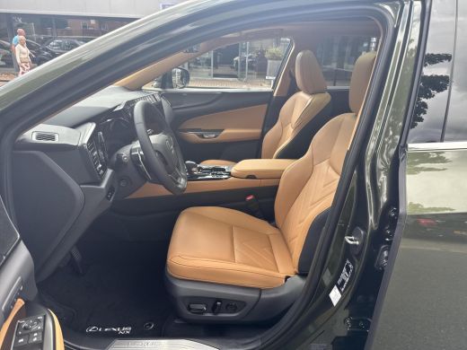 Lexus NX 450h+ AWD President Line | 06-10141018 Voor meer informatie ActivLease financial lease