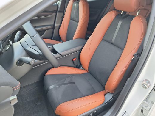 Mazda 3 2.0 e-SkyActiv-X M Hybrid 186 Nagisa | Aero pakket | Alcantara/Leder met stoelgeheugen | Achterui... ActivLease financial lease