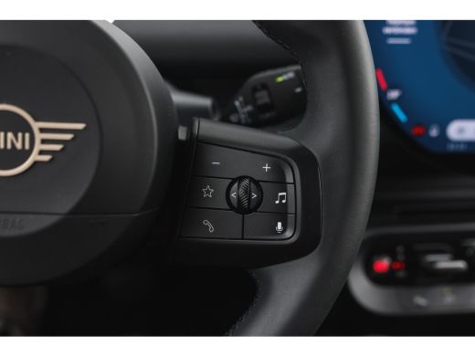 Mini Aceman SE / LED / Parking Assistant / 18" Night Flash Spoke Grey ActivLease financial lease