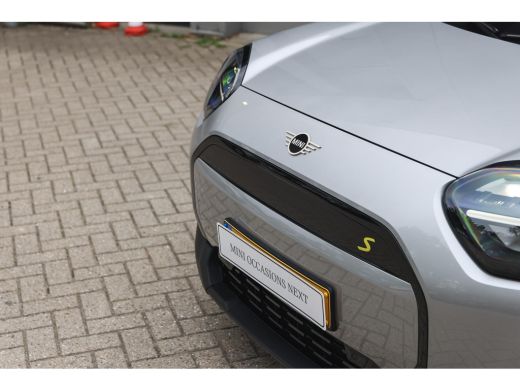 Mini Aceman SE / LED / Parking Assistant / 18" Night Flash Spoke Grey ActivLease financial lease