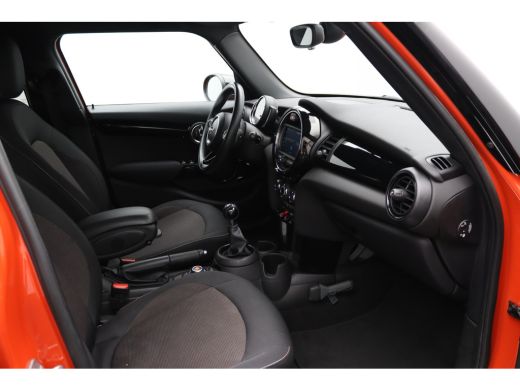 Mini Cooper 1.5 Cooper | 18 inch LM | Afwijkende dakkleur | Airco ActivLease financial lease