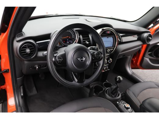 Mini Cooper 1.5 Cooper | 18 inch LM | Afwijkende dakkleur | Airco ActivLease financial lease