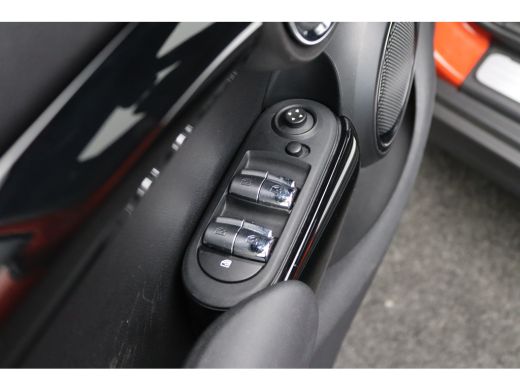 Mini Cooper 1.5 Cooper | 18 inch LM | Afwijkende dakkleur | Airco ActivLease financial lease