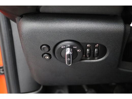 Mini Cooper 1.5 Cooper | 18 inch LM | Afwijkende dakkleur | Airco ActivLease financial lease