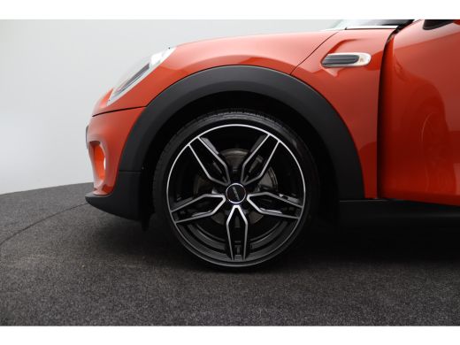 Mini Cooper 1.5 Cooper | 18 inch LM | Afwijkende dakkleur | Airco ActivLease financial lease