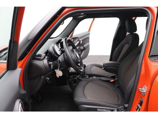 Mini Cooper 1.5 Cooper | 18 inch LM | Afwijkende dakkleur | Airco ActivLease financial lease