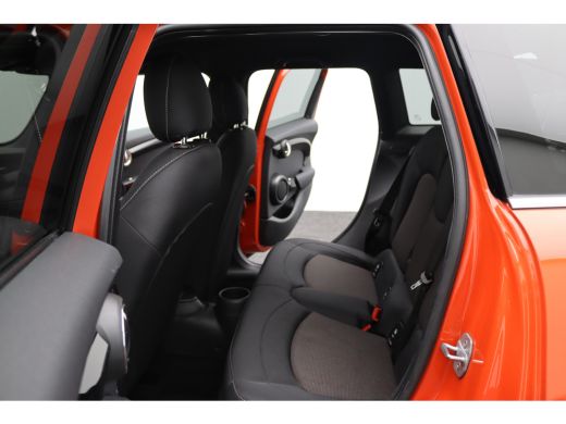 Mini Cooper 1.5 Cooper | 18 inch LM | Afwijkende dakkleur | Airco ActivLease financial lease